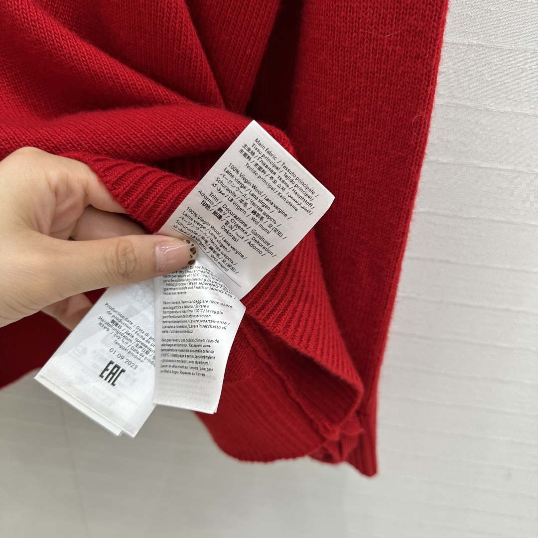 Valentino Women's Clothing Sweater Rose Sleeves Red V38112