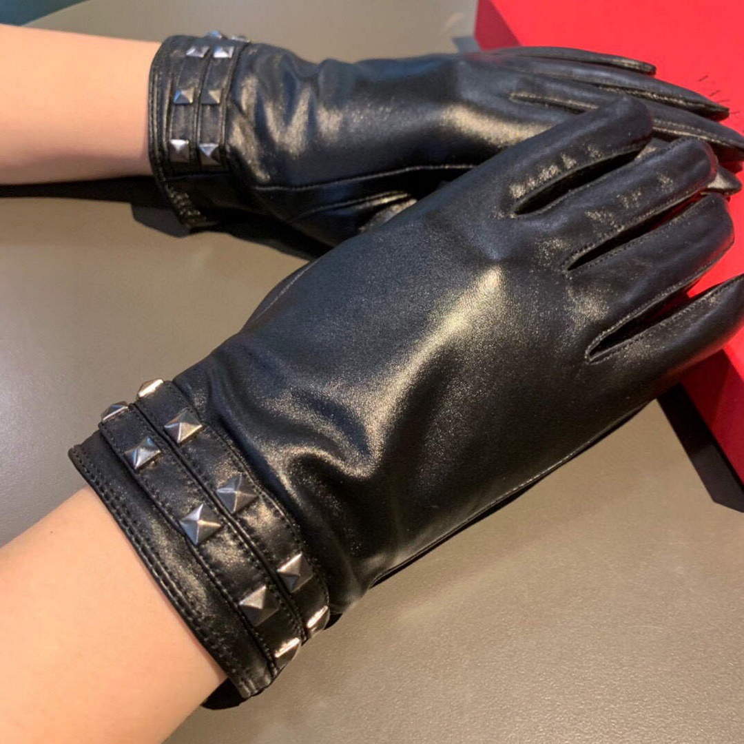 Valentino Women's Gloves Designer Leather Gloves V88522