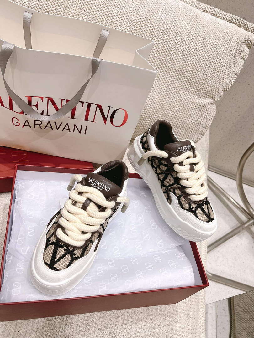 Valentino Women's Men's one Stud XL Trainer in Nappa Leather V54898