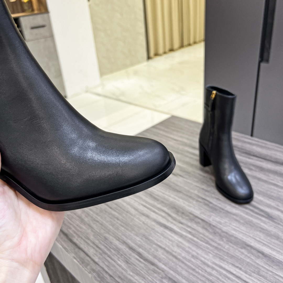 Valentino Women's Shoes 1W2S0CK1DSH0NO Vlogo Signature Calfskin Ankle Boot 194616