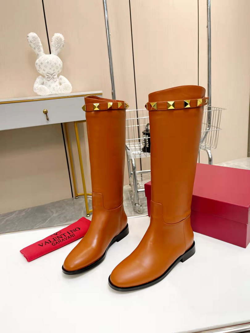 Valentino Women's Shoes  1W2S0ER5ZWM0NO Calfskin Leather Roman Stud Boot 192932