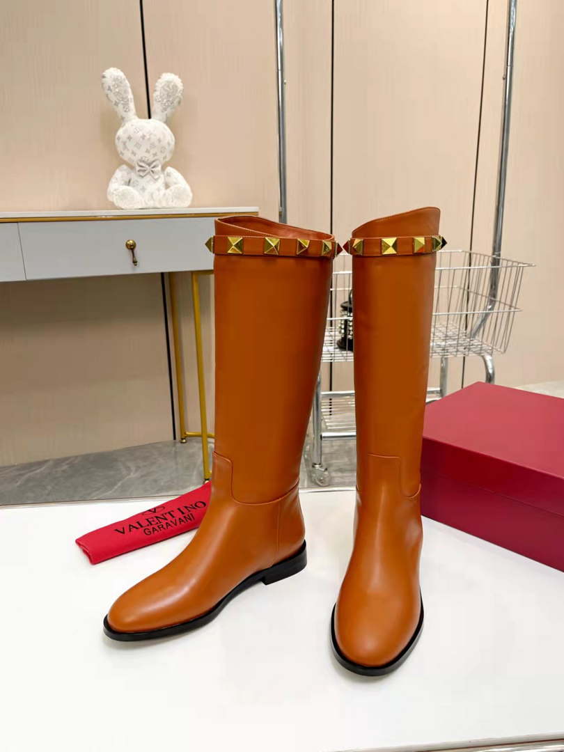 Valentino Women's Shoes  1W2S0ER5ZWM0NO Calfskin Leather Roman Stud Boot 192932