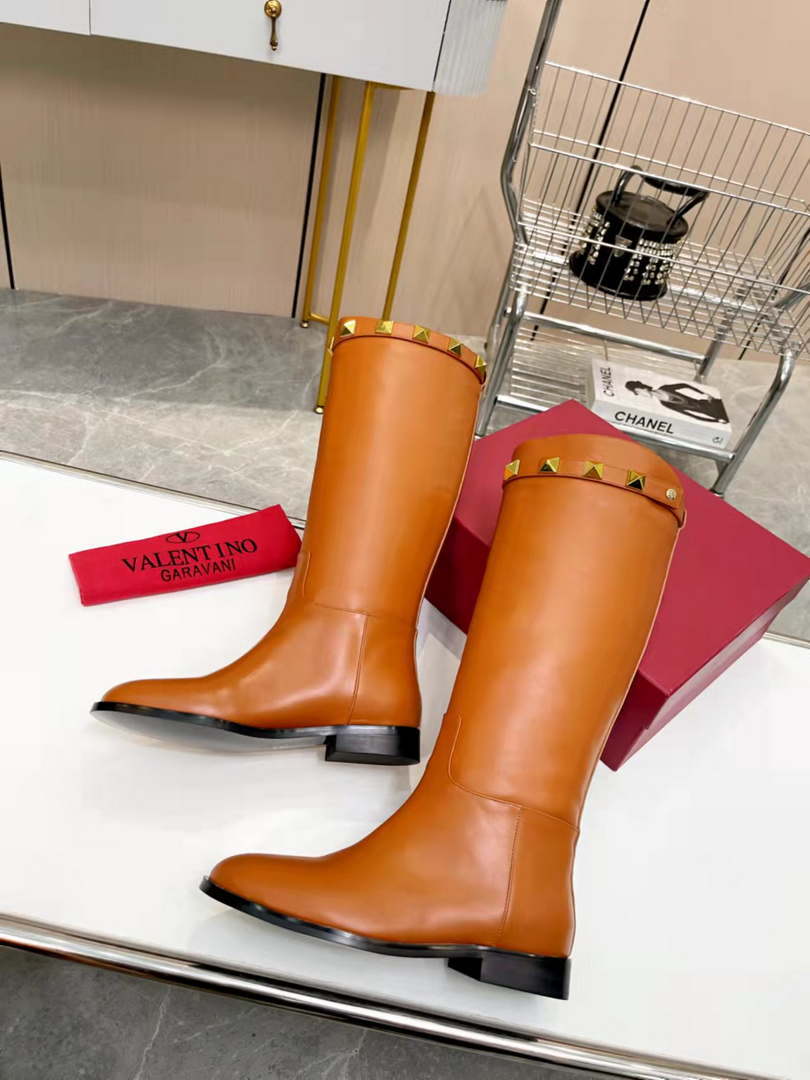Valentino Women's Shoes  1W2S0ER5ZWM0NO Calfskin Leather Roman Stud Boot 192932