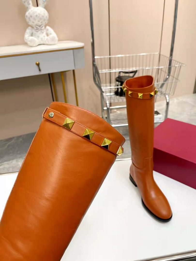 Valentino Women's Shoes  1W2S0ER5ZWM0NO Calfskin Leather Roman Stud Boot 192932