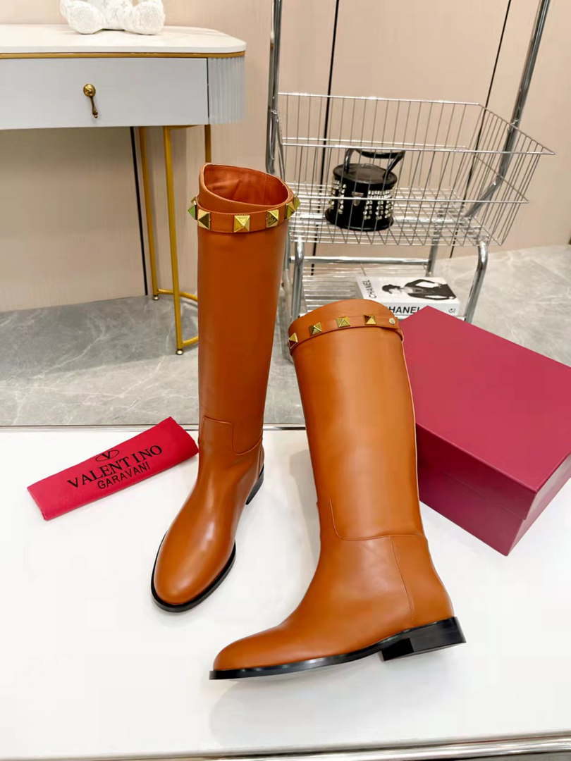 Valentino Women's Shoes  1W2S0ER5ZWM0NO Calfskin Leather Roman Stud Boot 192932
