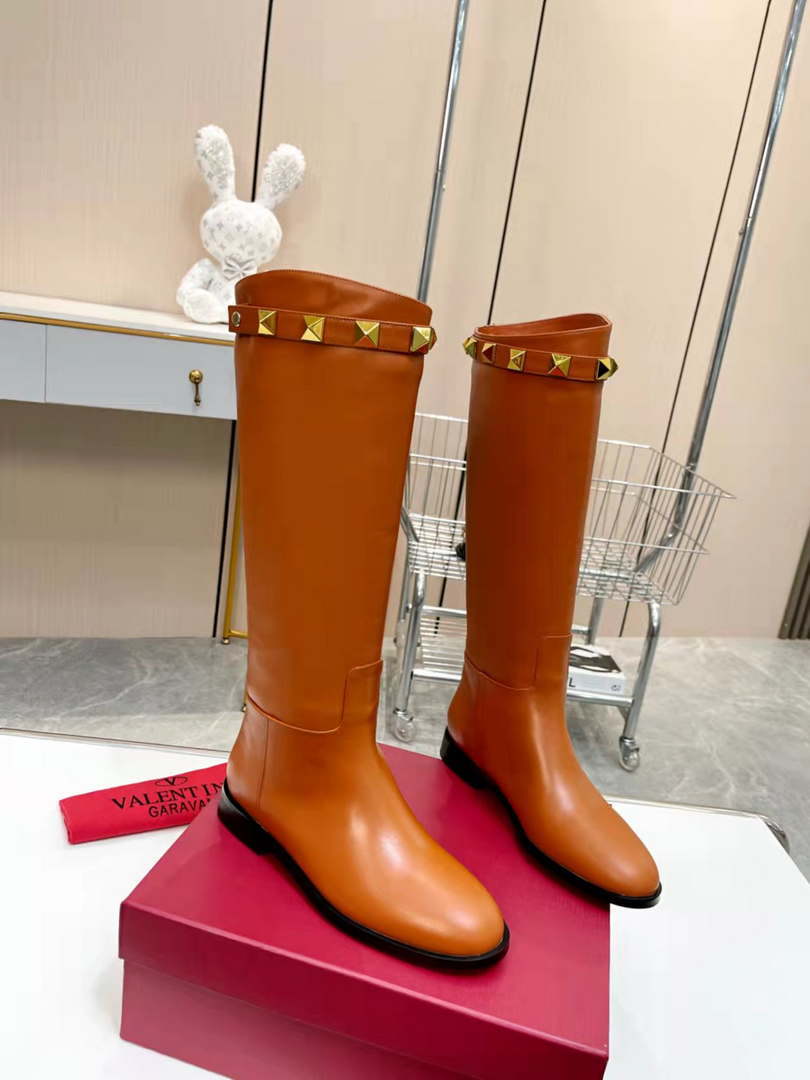 Valentino Women's Shoes  1W2S0ER5ZWM0NO Calfskin Leather Roman Stud Boot 192932