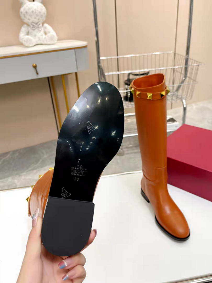 Valentino Women's Shoes  1W2S0ER5ZWM0NO Calfskin Leather Roman Stud Boot 192932
