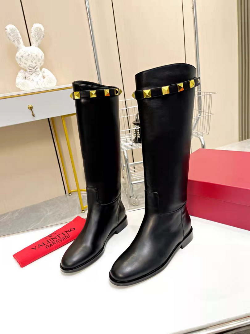 Valentino Women's Shoes  1W2S0ER5ZWM0NO Calfskin Leather Roman Stud Boot 192933
