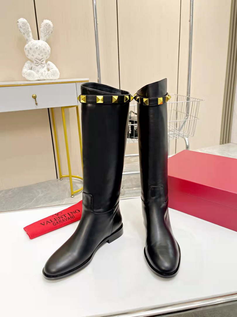 Valentino Women's Shoes  1W2S0ER5ZWM0NO Calfskin Leather Roman Stud Boot 192933