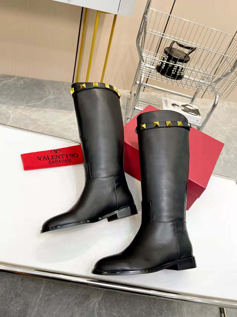 Valentino Women's Shoes  1W2S0ER5ZWM0NO Calfskin Leather Roman Stud Boot 192933