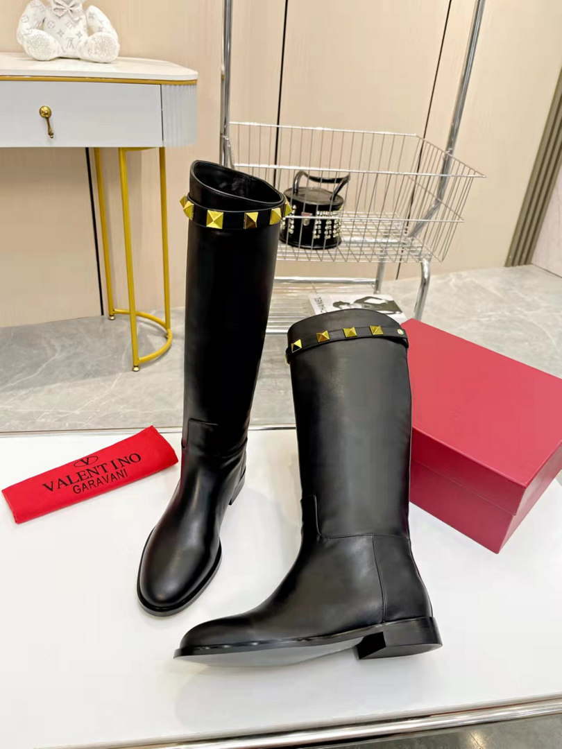 Valentino Women's Shoes  1W2S0ER5ZWM0NO Calfskin Leather Roman Stud Boot 192933