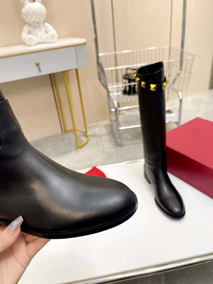 Valentino Women's Shoes  1W2S0ER5ZWM0NO Calfskin Leather Roman Stud Boot 192933