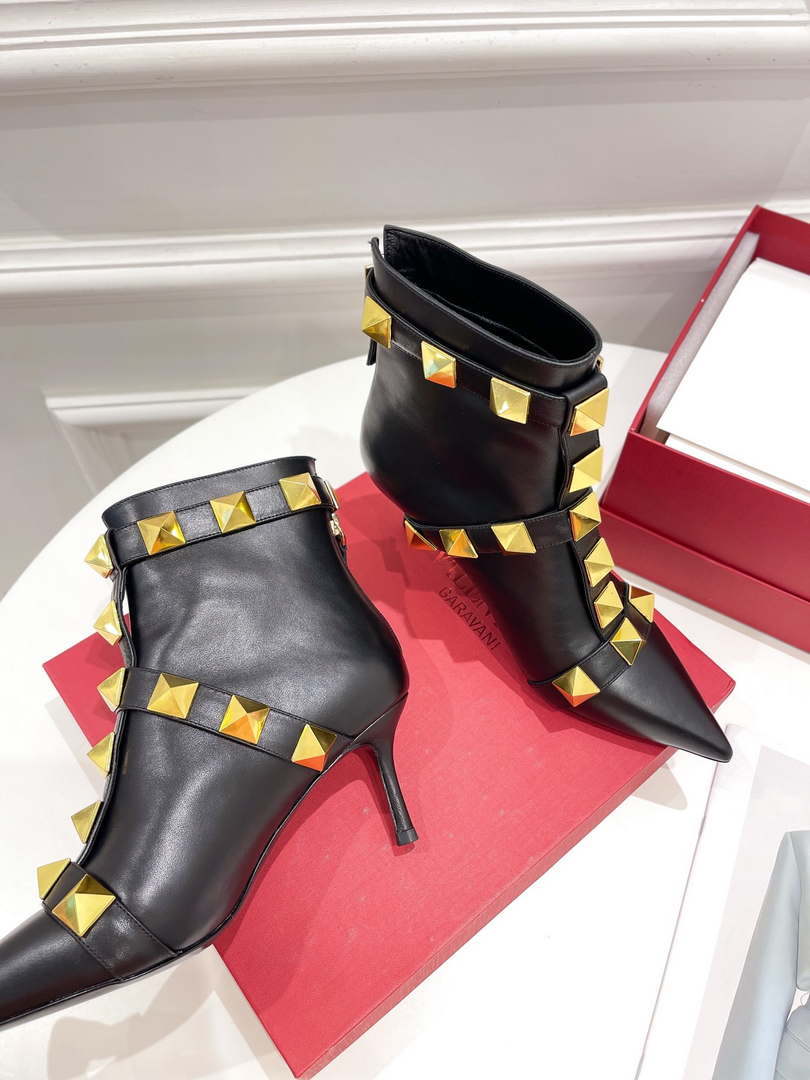 Valentino Women's Shoes Roman Stud Short Boot 153677