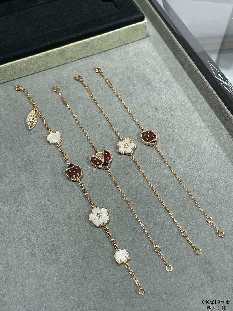 Van Cleef & Arpels Lucky Spring bracelet  closed wings ladybug VCARP7R000