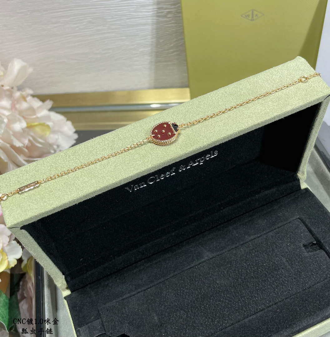 Van Cleef & Arpels Lucky Spring bracelet  closed wings ladybug VCARP7R000