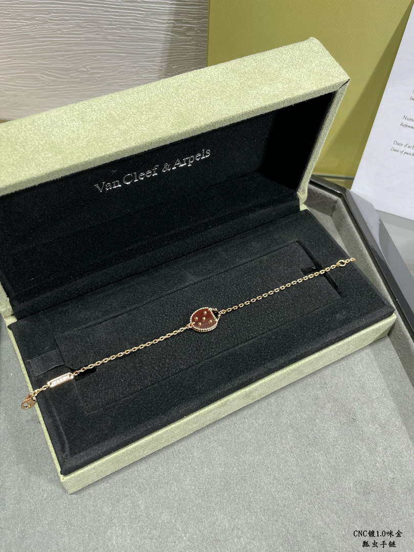 Van Cleef & Arpels Lucky Spring bracelet  closed wings ladybug VCARP7R000