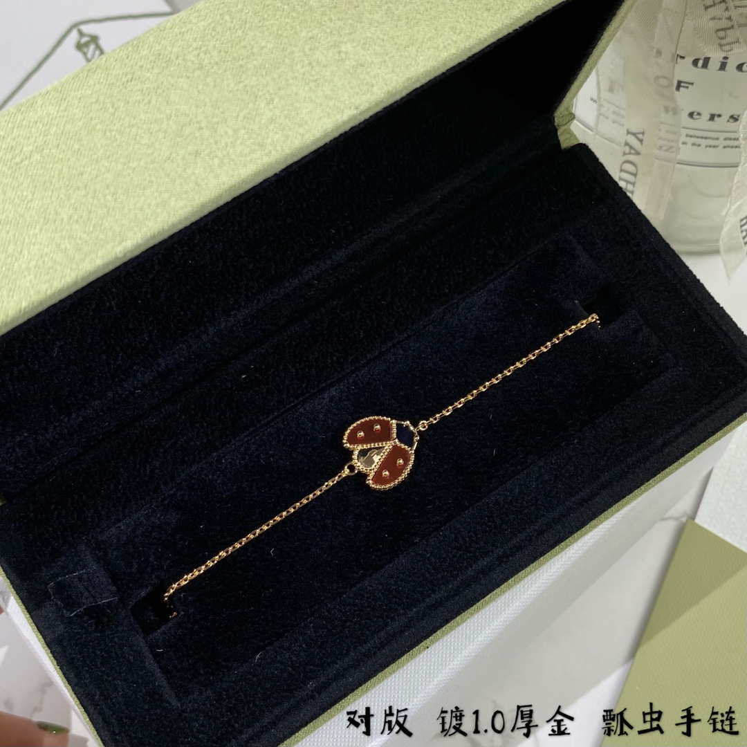 Van Cleef & Arpels Lucky Spring pendant open wings ladybug Rose Gold VCARP7R100