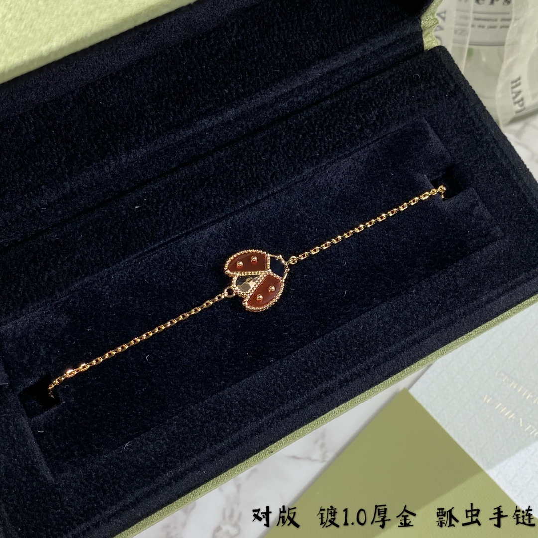 Van Cleef & Arpels Lucky Spring pendant open wings ladybug Rose Gold VCARP7R100