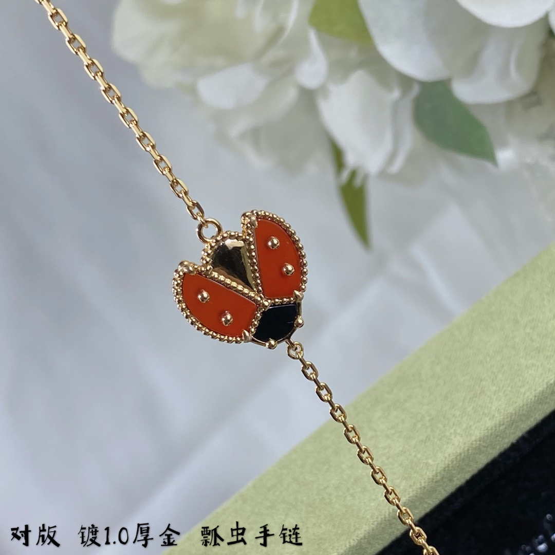 Van Cleef & Arpels Lucky Spring pendant open wings ladybug Rose Gold VCARP7R100