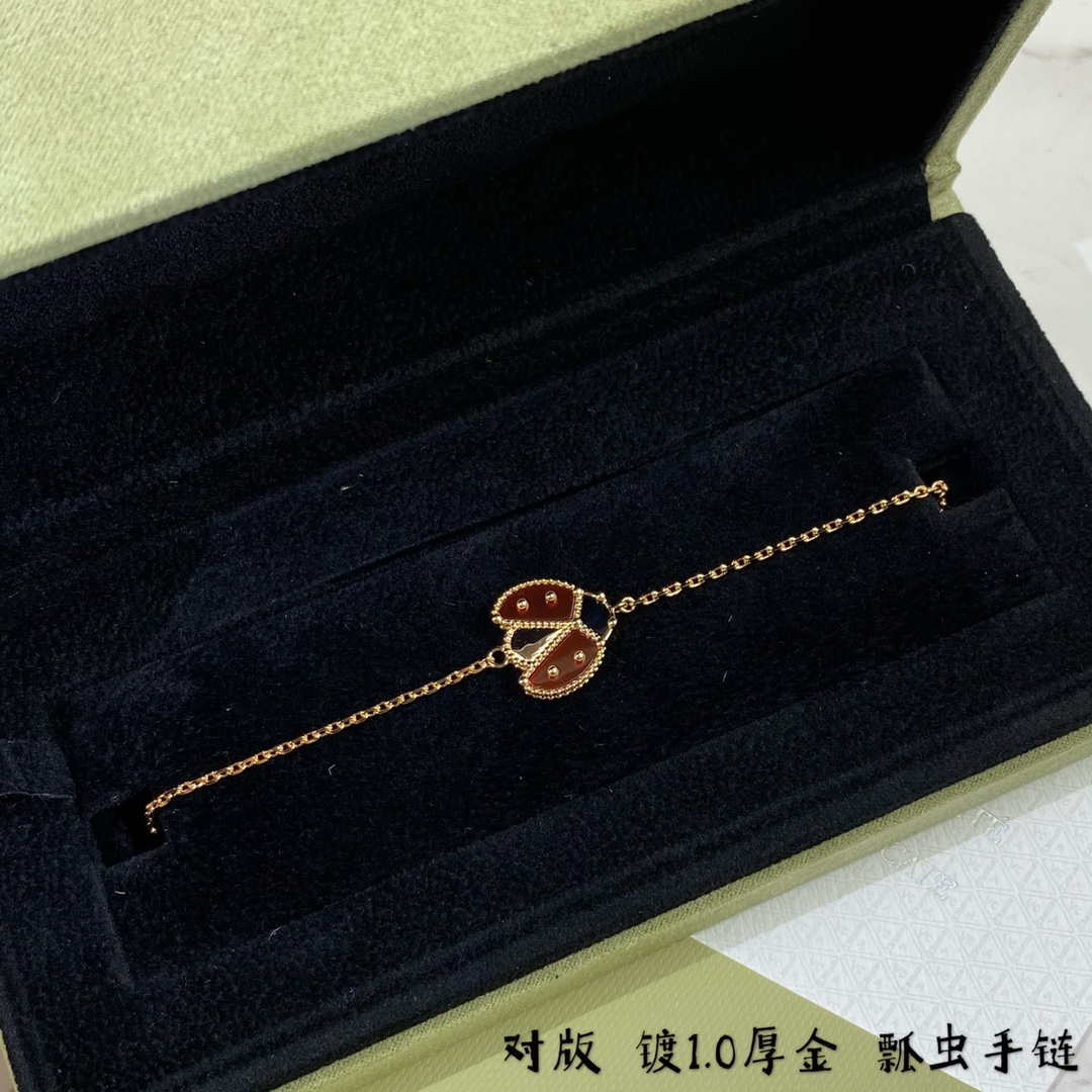 Van Cleef & Arpels Lucky Spring pendant open wings ladybug Rose Gold VCARP7R100