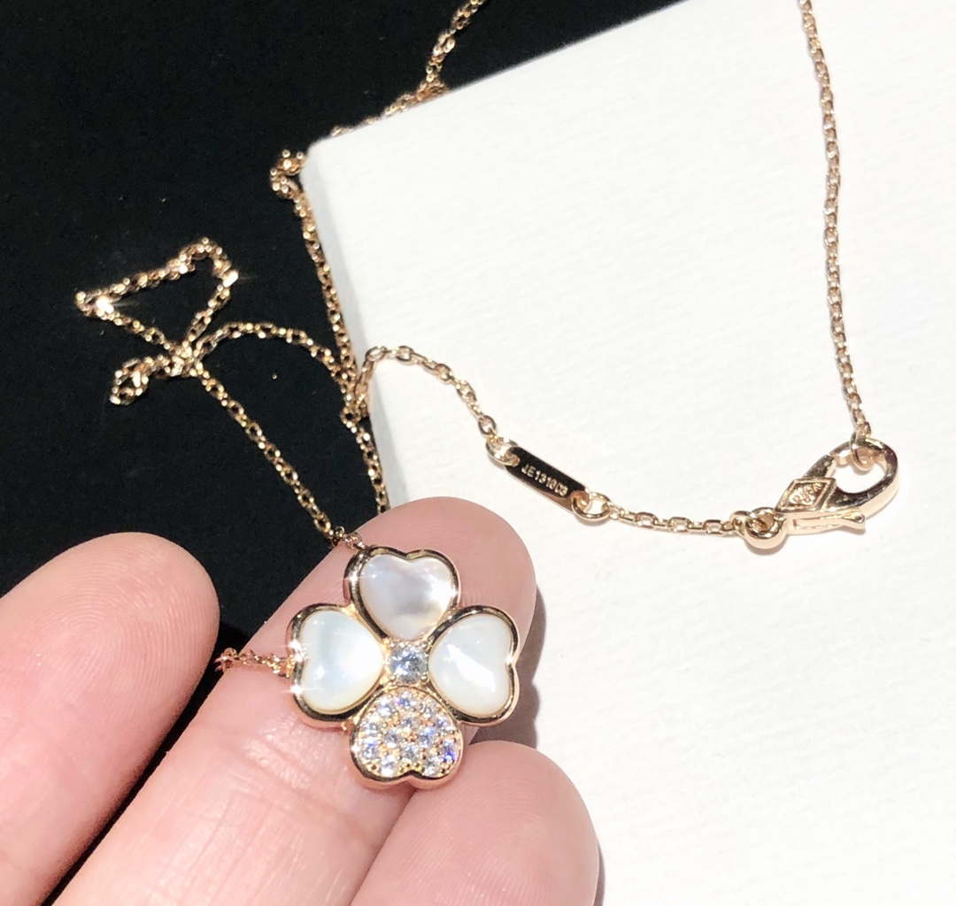 Van Cleef Arpels VCARO8FO00 Necklace Sweet Alhambra Pendant Rose Gold V80991