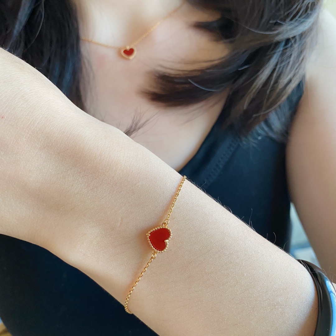 Van Cleef & Arpels Sweet Hearts bracelet VCARN59L00