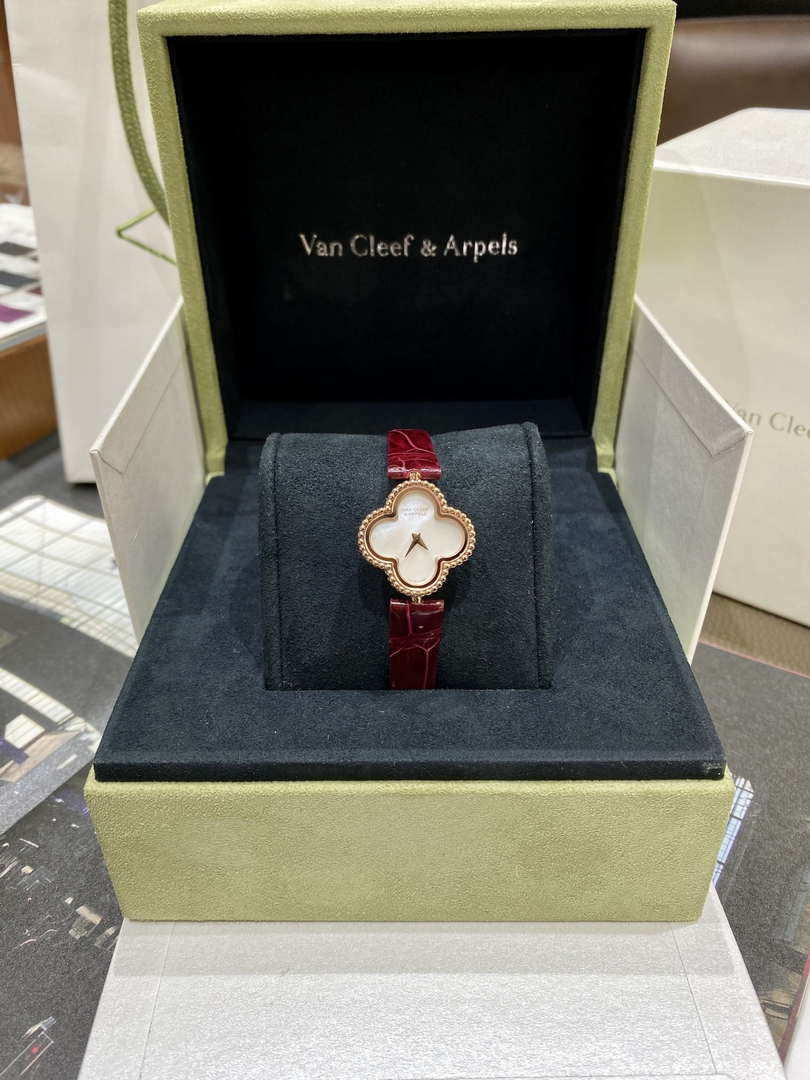 Van Cleef & Arpels VCARO8SF00 Sweet Alhambra watch 18K rose gold Mother-of-pearl VCA90001