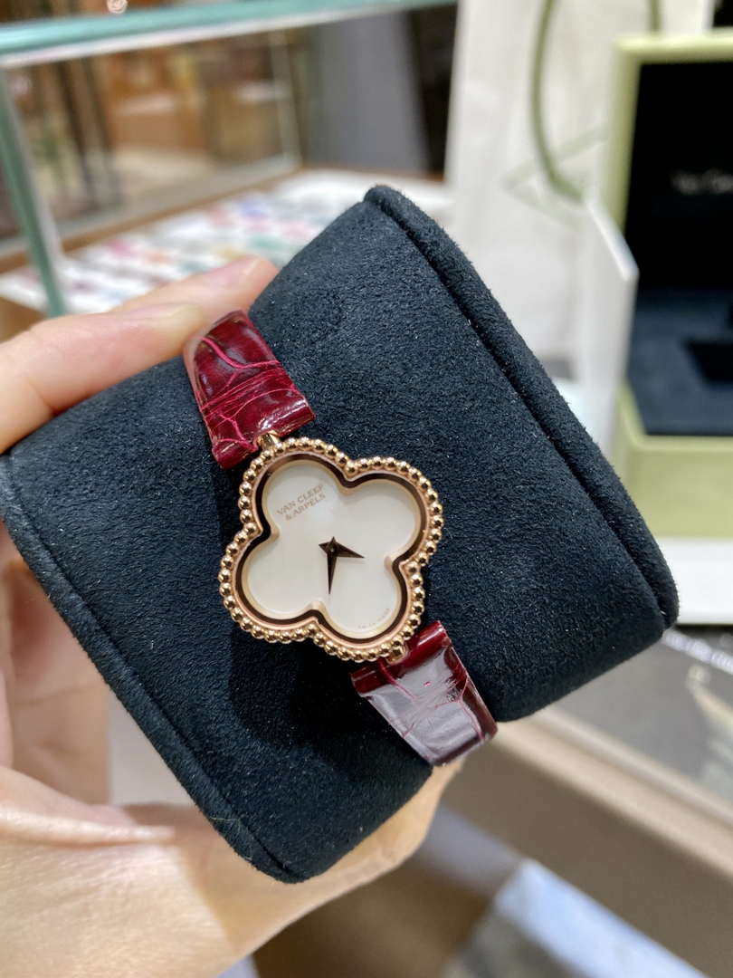 Van Cleef & Arpels VCARO8SF00 Sweet Alhambra watch 18K rose gold Mother-of-pearl VCA90001
