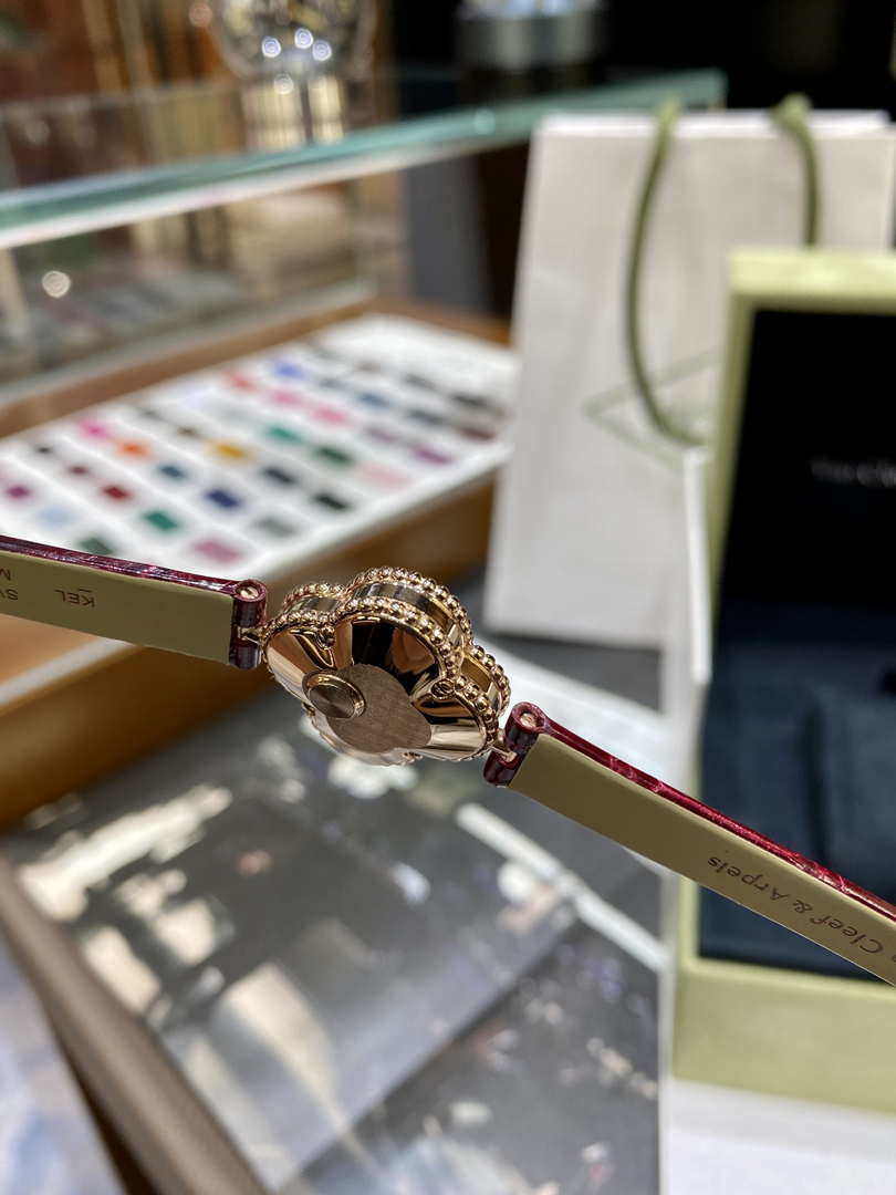 Van Cleef & Arpels VCARO8SF00 Sweet Alhambra watch 18K rose gold Mother-of-pearl VCA90001