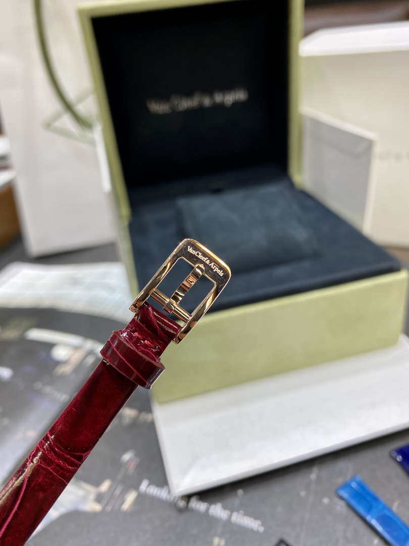 Van Cleef & Arpels VCARO8SF00 Sweet Alhambra watch 18K rose gold Mother-of-pearl VCA90001