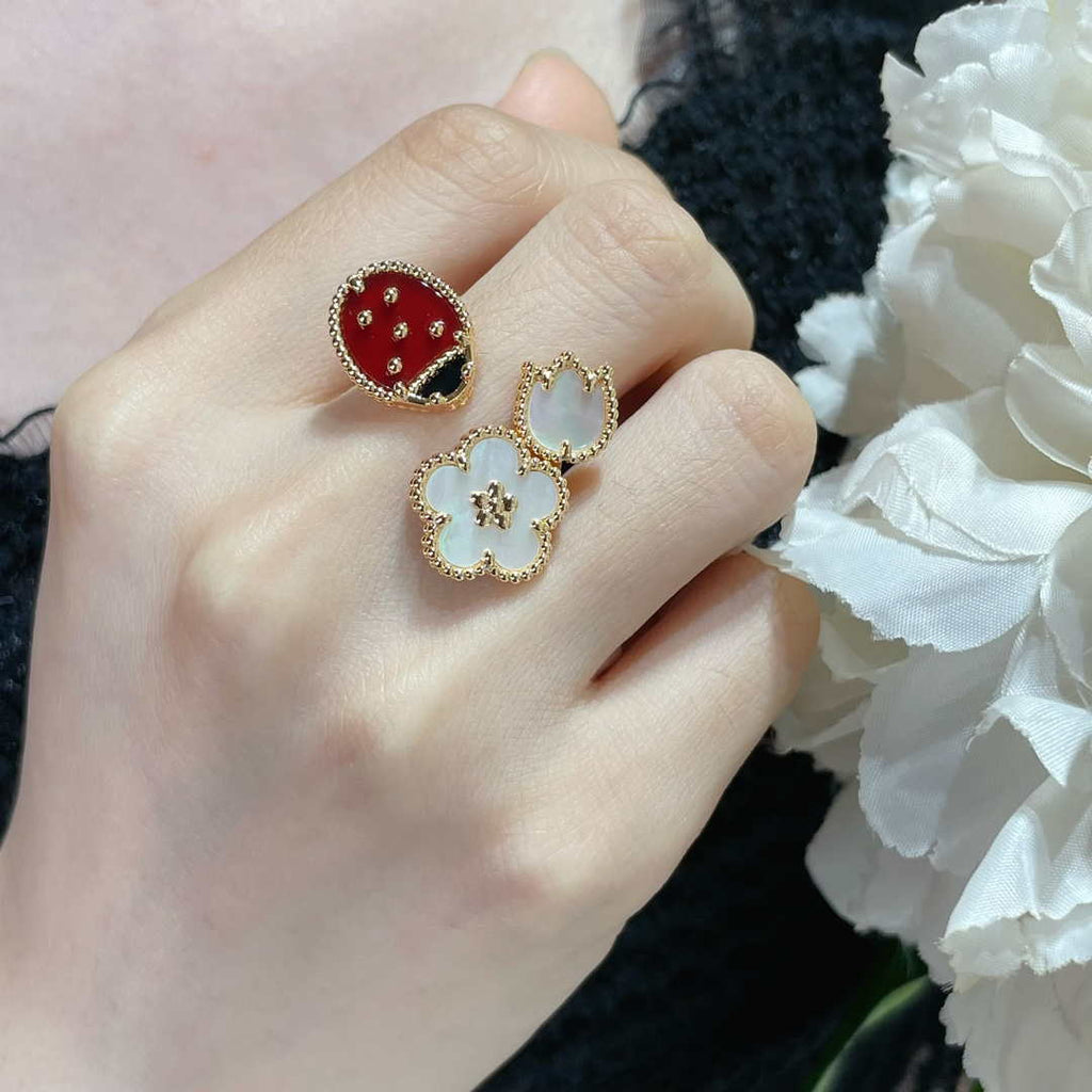 Van Cleef & Arpels VCARP9X300 Lucky Spring Between the Finger ring