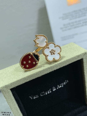 Van Cleef & Arpels VCARP9X300 Lucky Spring Between the Finger ring - Default Title - View 3