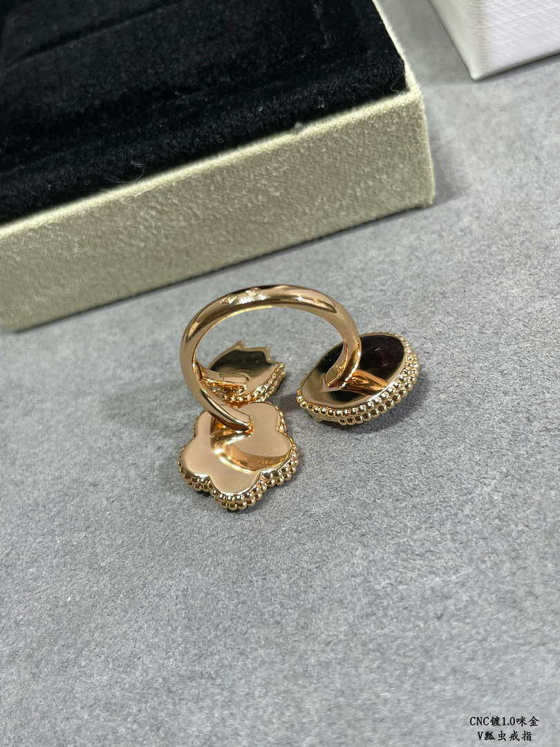 Van Cleef & Arpels VCARP9X300 Lucky Spring Between the Finger ring - Default Title - View 8
