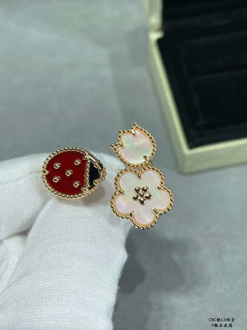 Van Cleef & Arpels VCARP9X300 Lucky Spring Between the Finger ring - Default Title - View 9