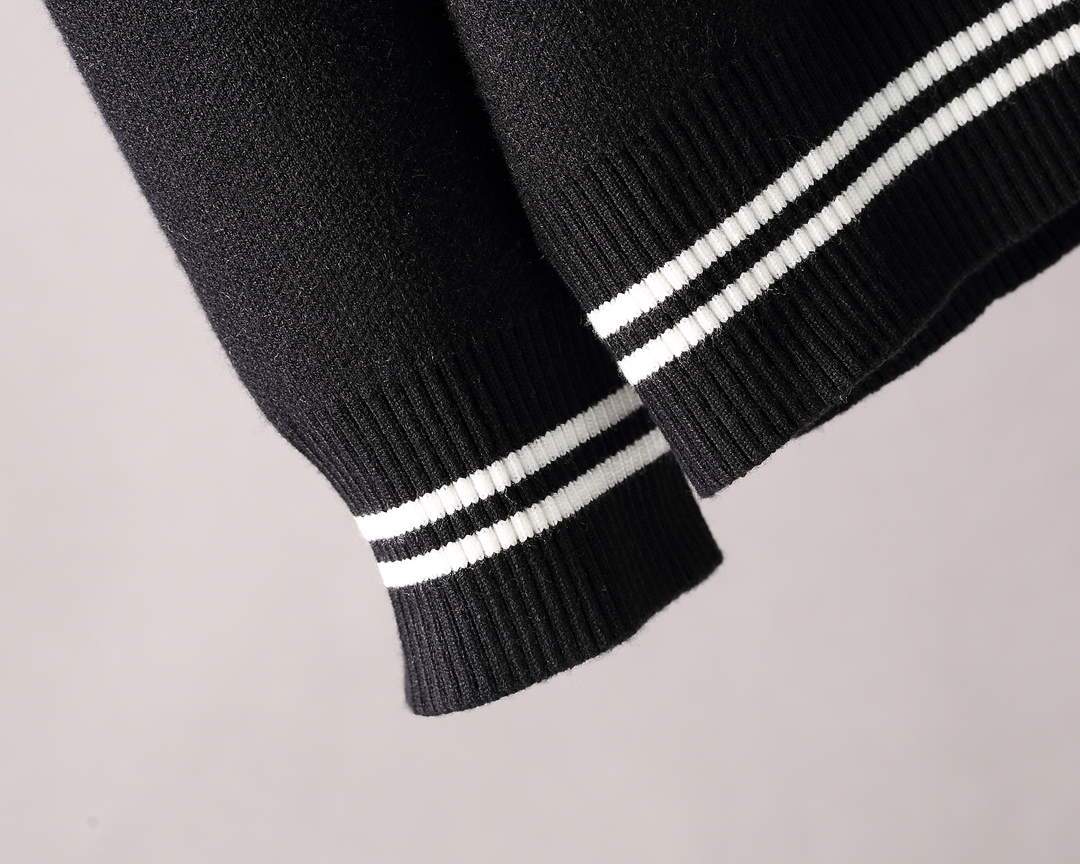 Versace Men's Sweaters Designer Versace Sweaters and Cardigans Clothing 36028