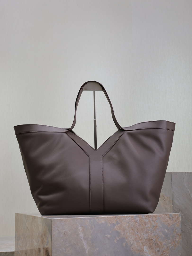 YSL 817602AAEB31000 Y Tote in leather Calfskin Purple Coffe