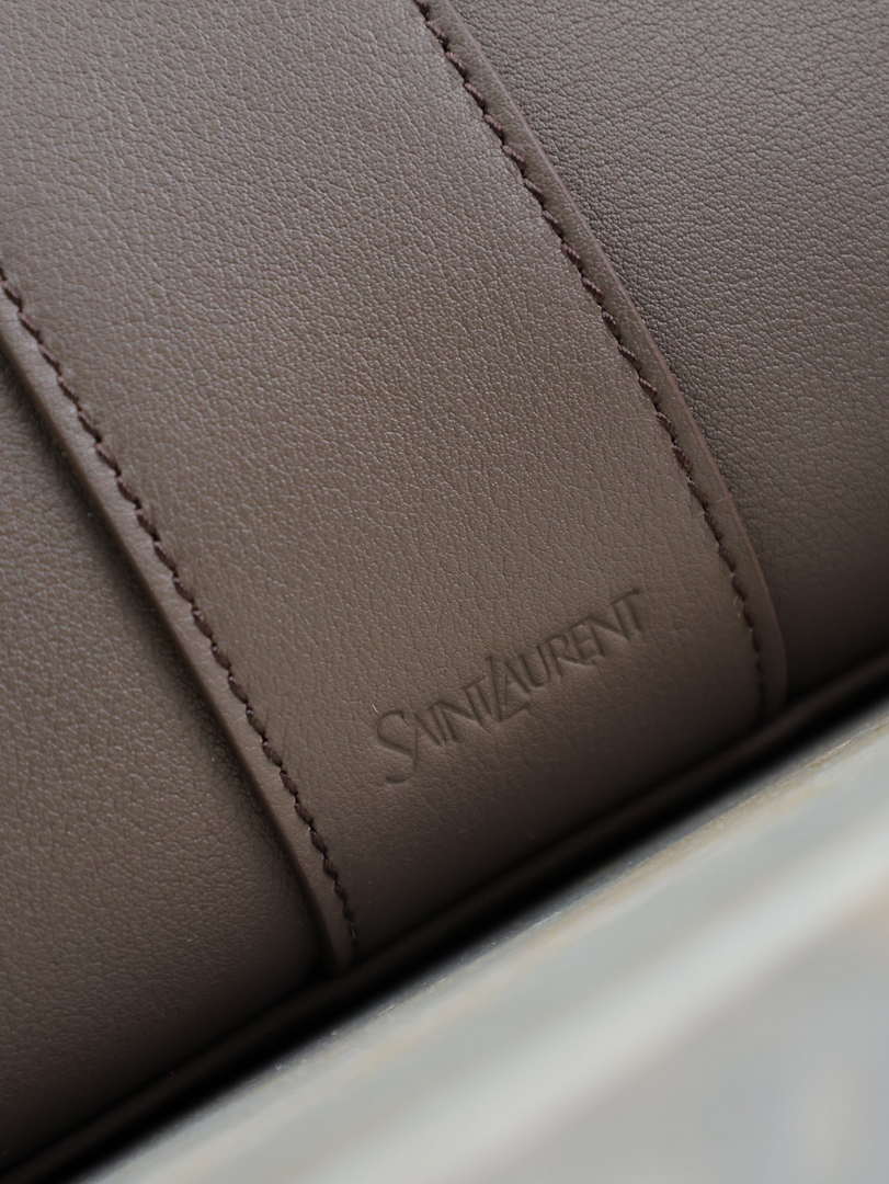 YSL 817602AAEB31000 Y Tote in leather Calfskin Purple Coffe