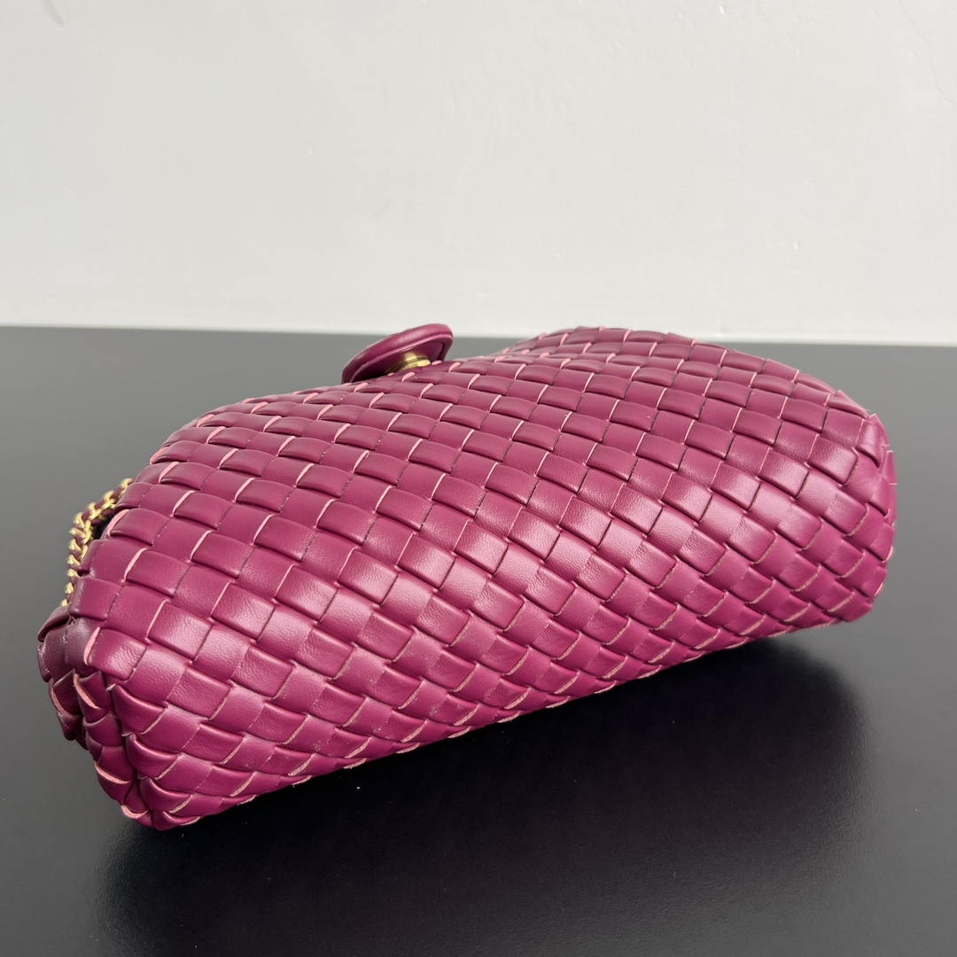 Bottega Veneta BV 804038  Small Lauren 1980 clutch Bag BV92037