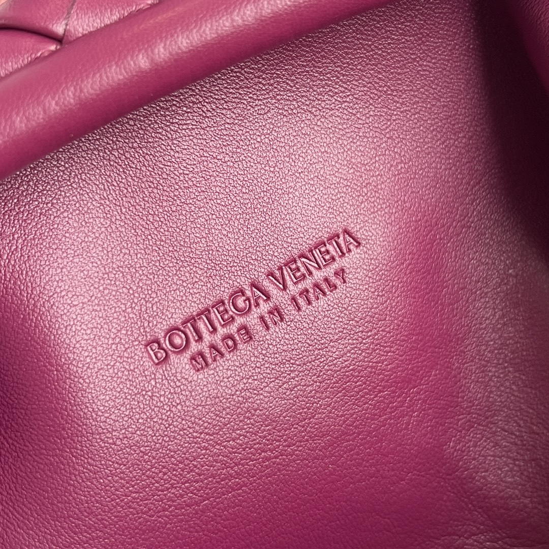 Bottega Veneta BV 804038  Small Lauren 1980 clutch Bag BV92037
