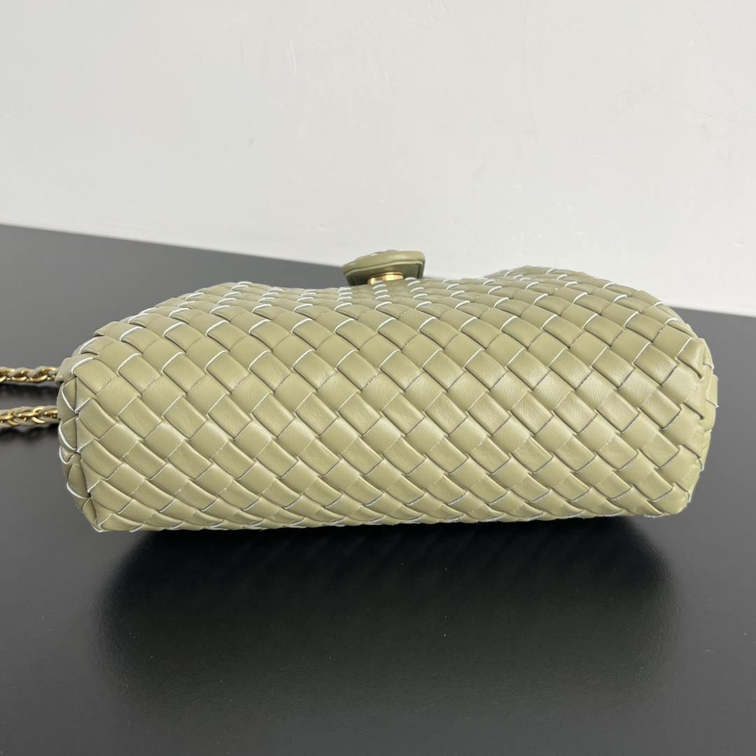 Bottega Veneta BV 804038  Small Lauren 1980 clutch Bag BV92036