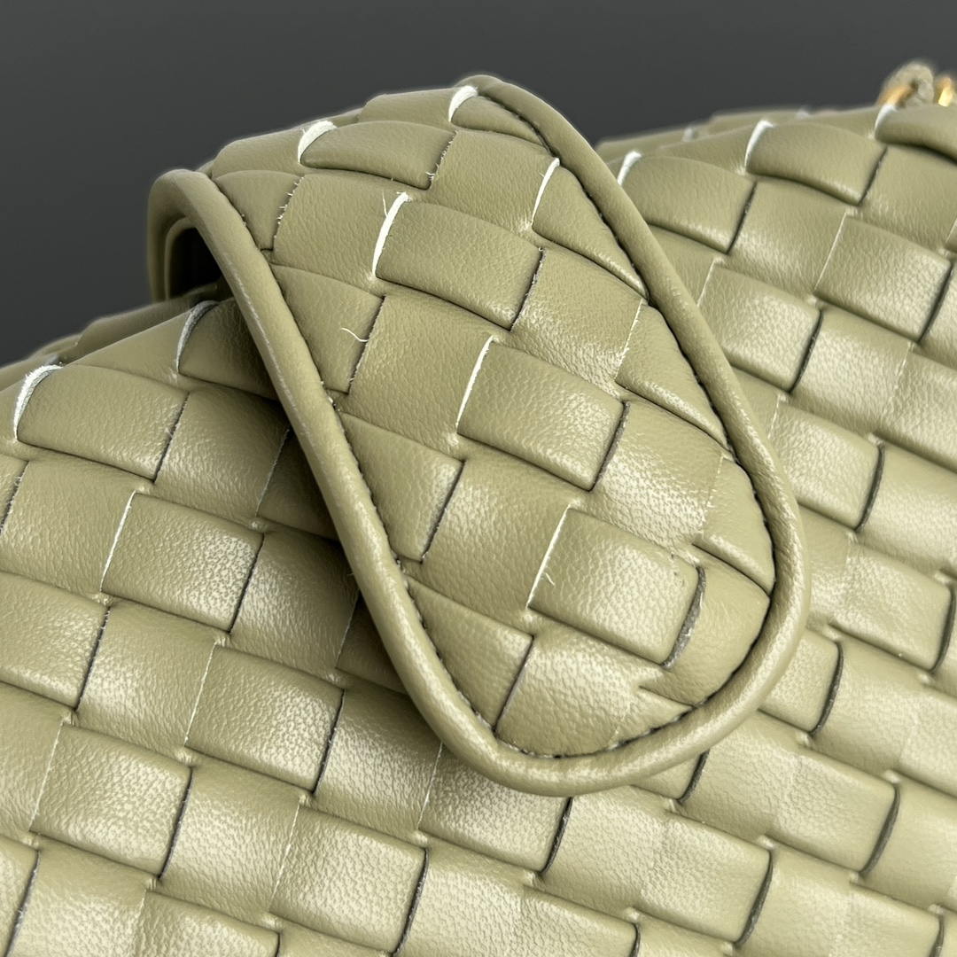 Bottega Veneta BV 804038  Small Lauren 1980 clutch Bag BV92036