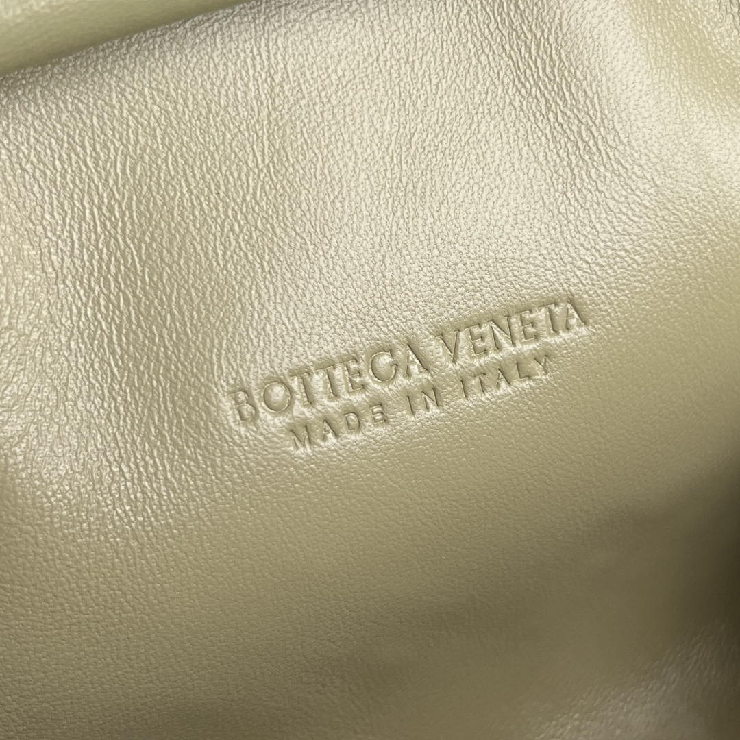 Bottega Veneta BV 804038  Small Lauren 1980 clutch Bag BV92036
