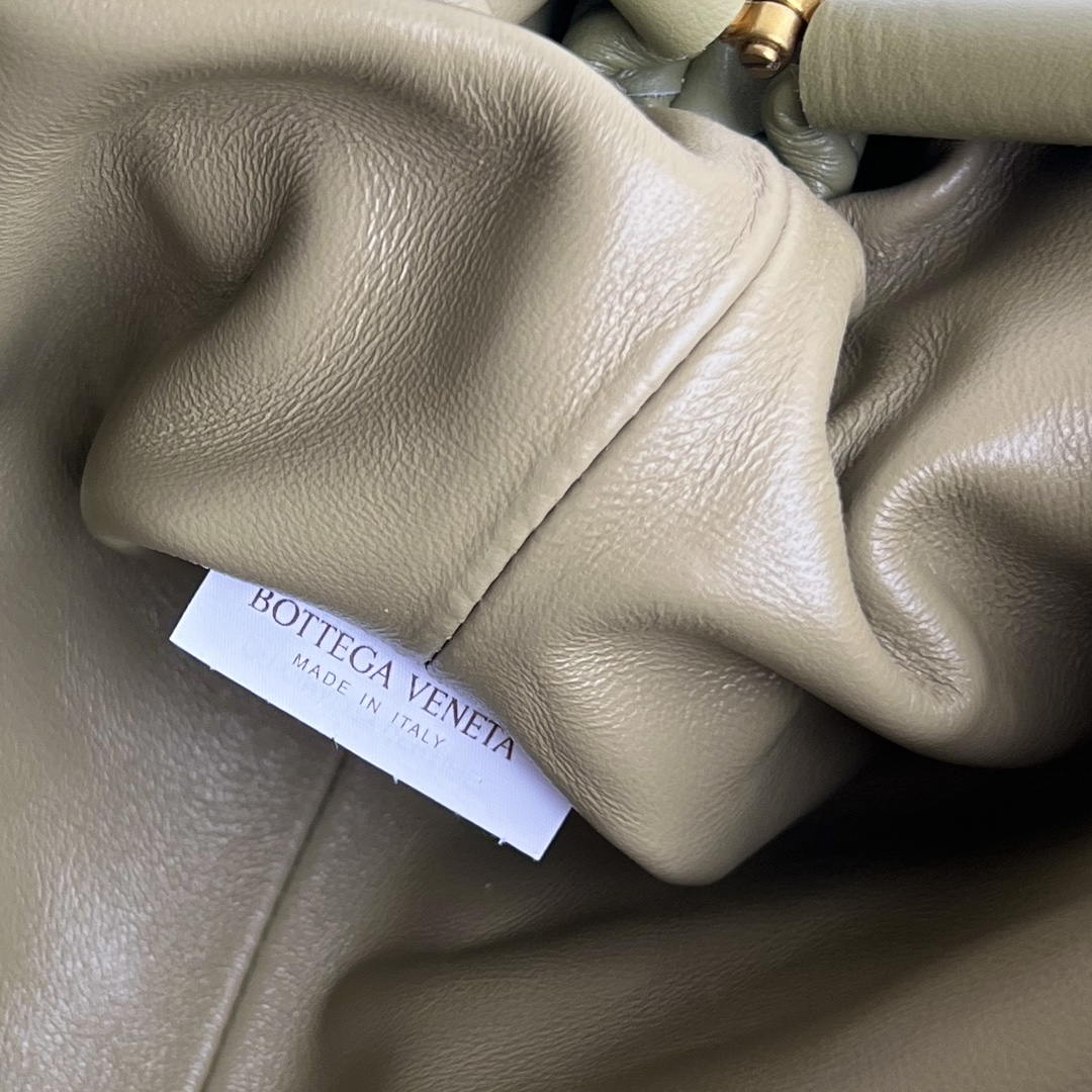 Bottega Veneta BV 804038  Small Lauren 1980 clutch Bag BV92036