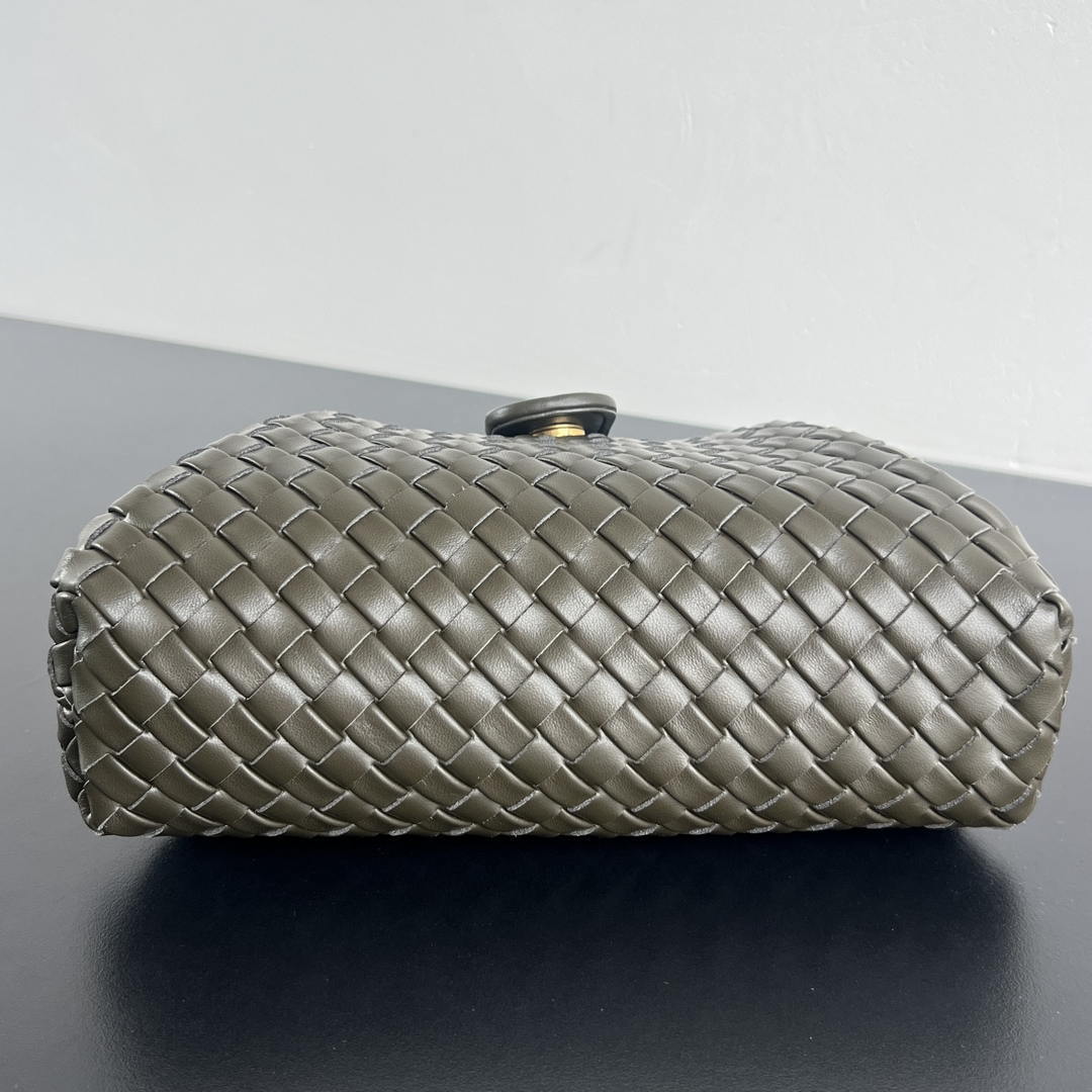 Bottega Veneta BV 804038  Small Lauren 1980 clutch Bag BV92038