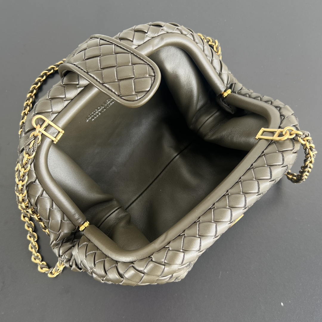 Bottega Veneta BV 804038  Small Lauren 1980 clutch Bag BV92038