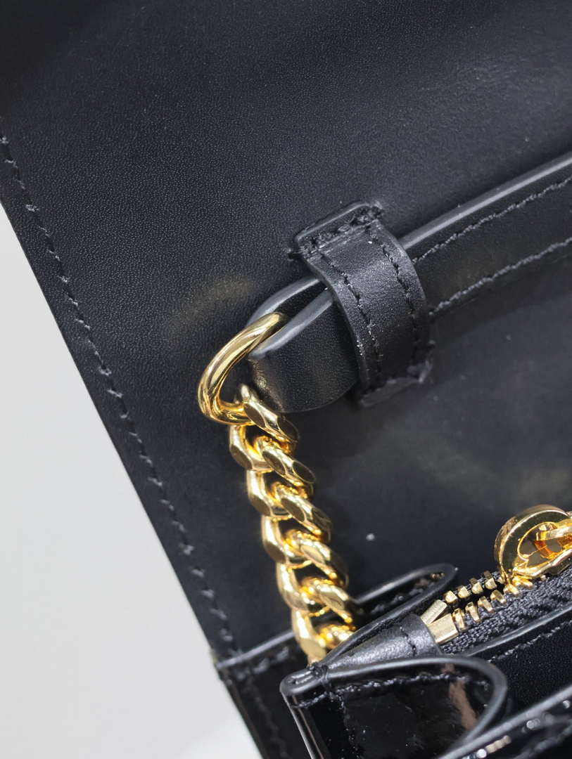 YSL 377828 Classic Cassandre chain wallet in Patent leather Black