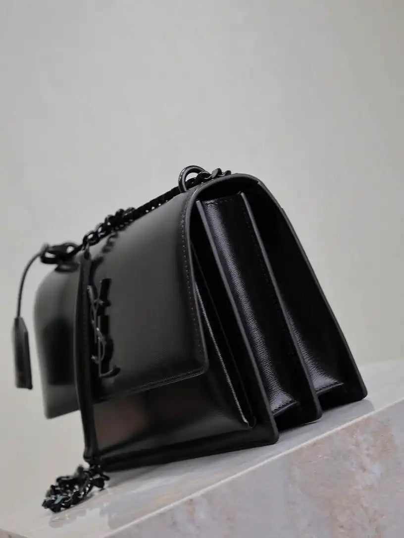 YSL 442906 SUNSET MEDIUM IN Black SMOOTH LEATHER with Black logo