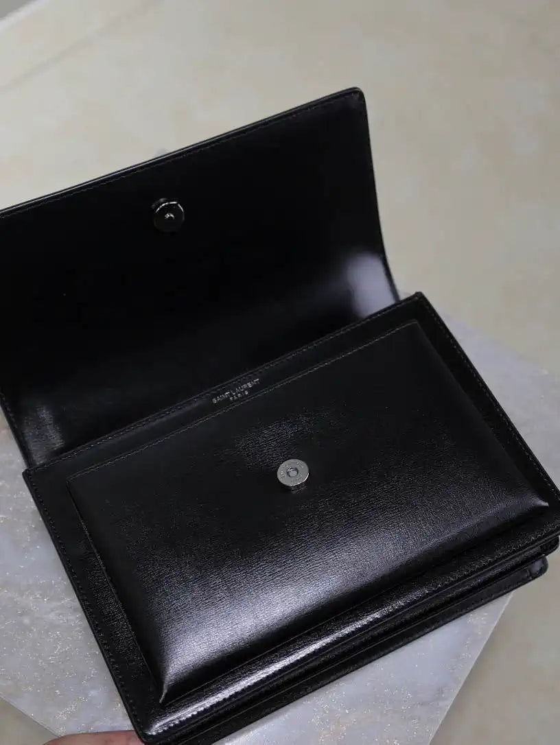 YSL 442906 SUNSET MEDIUM IN Black SMOOTH LEATHER with Black logo