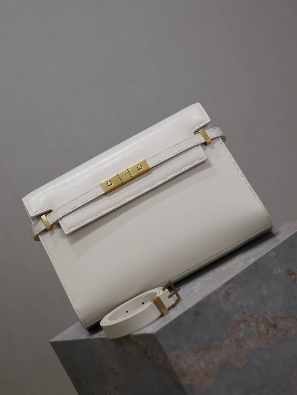 YSL 579271  Manhattan In Box Saint Laurent calfskin White