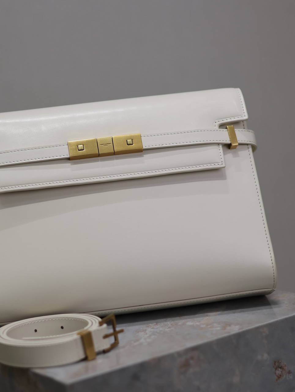 YSL 579271  Manhattan In Box Saint Laurent calfskin White
